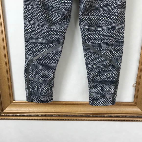 NIKE gray geometric reflective running crop pant - Picture 4 of 8